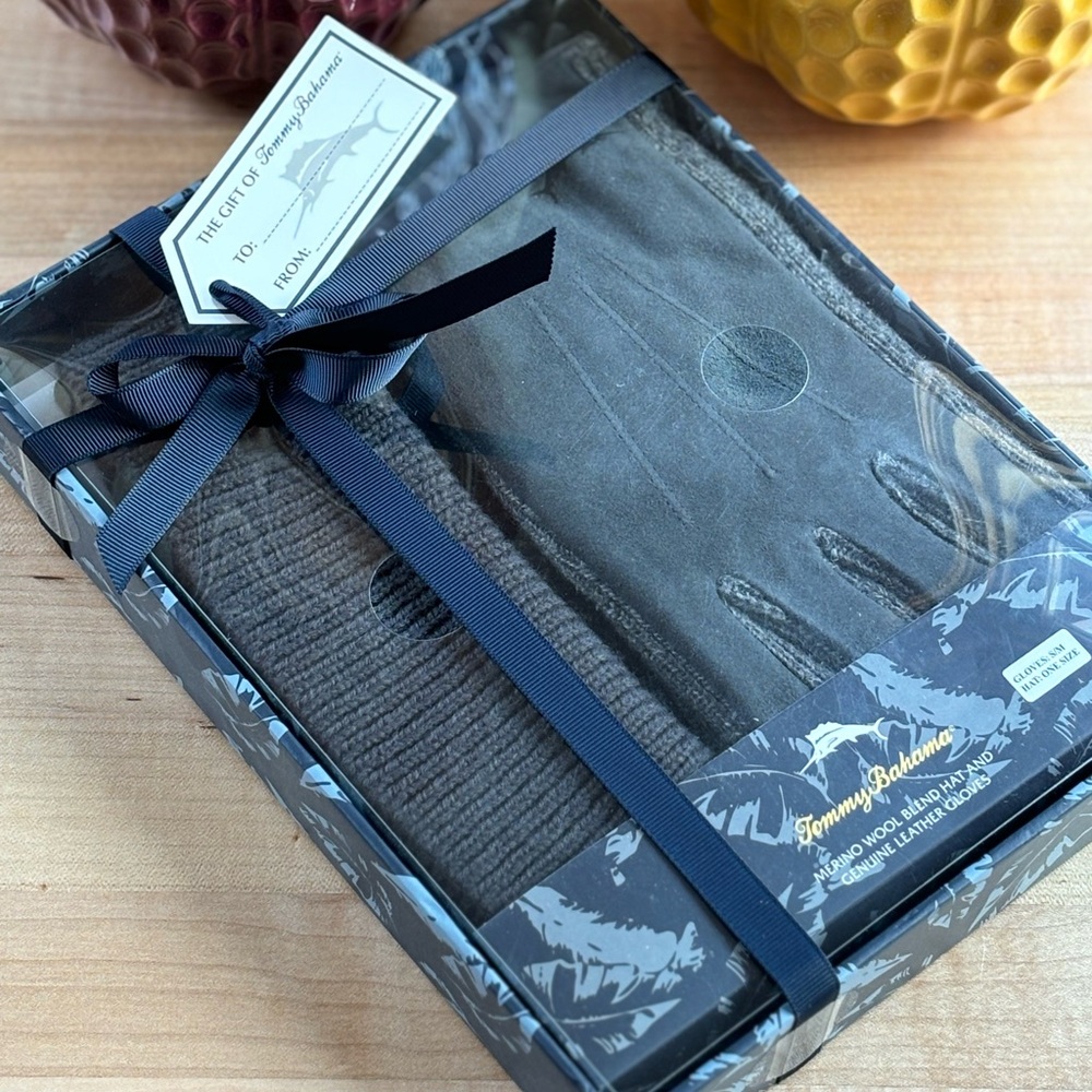 NIB:Tommy Bahama Set ♥️